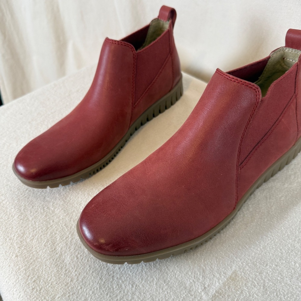 Dansko Lucian Red Leather‎ Ankle Boots Chelsea Pull On Lug Sole Womens 38 - Picture 3 of 6